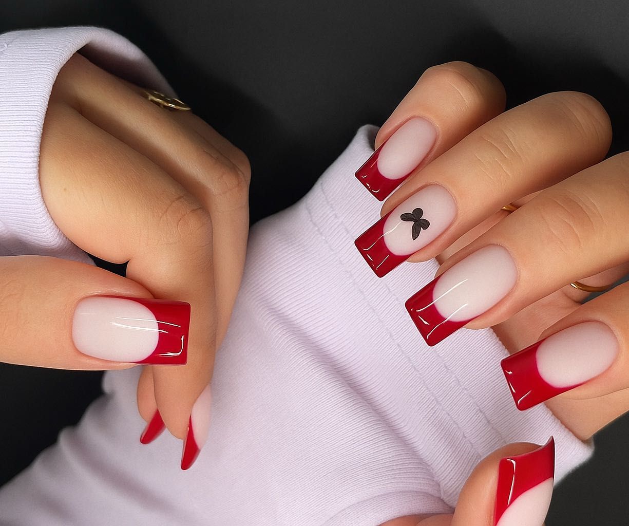 Przedłużanie paznokci czerwony french - salon paznokci Marsi Studio